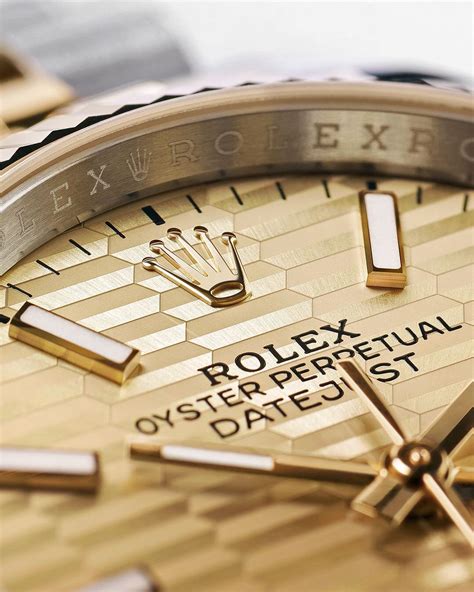 crystal on rolex seams fake|how to identify a fake Rolex.